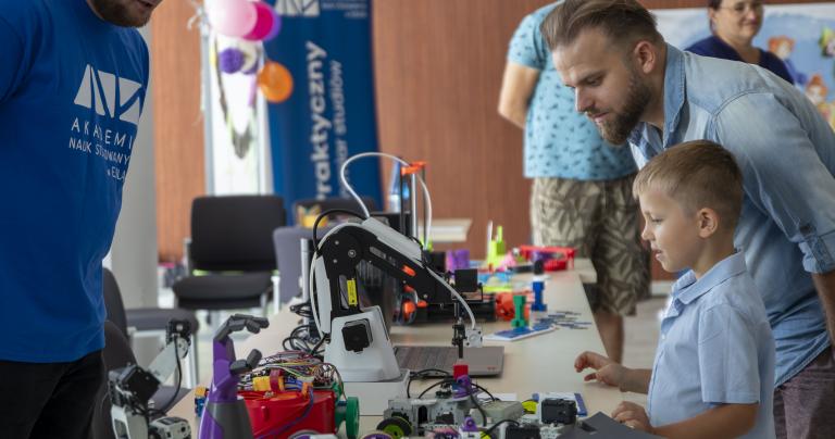 VI Rodzinny Piknik Nauki i Techniki