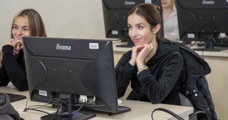 Praktyczne zajęcia dla młodych informatyków