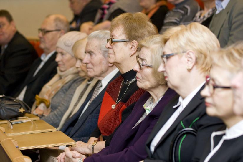 Hejt oraz oszustwa wobec osób starszych