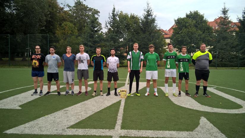 Futbolowy pogrom z dżentelmeńskim finałem