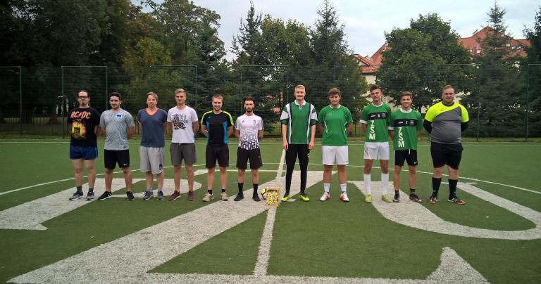 Futbolowy pogrom z dżentelmeńskim finałem