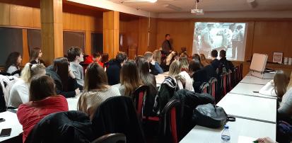 Warsztaty w laboratorium kryminalistycznym