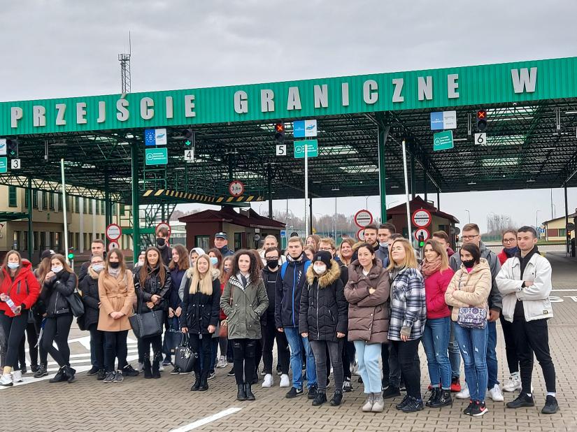Studenci IE na przejściu granicznym w Grzechotkach