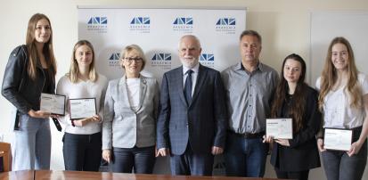Podziękowania dla piłkarek ręcznych reprezentujących ANS w Elblągu