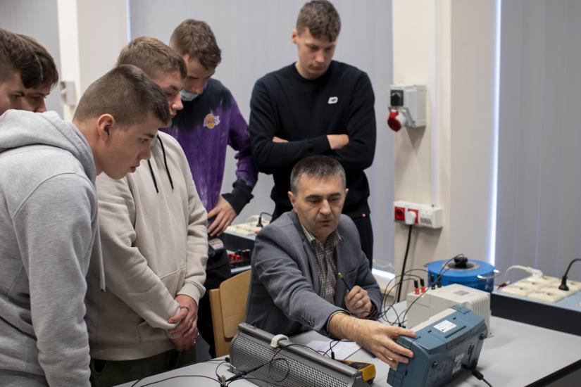 Praktyczne zajęcia dla przyszłych elektryków