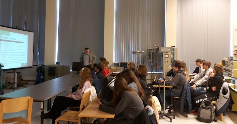 Licealiści dowiedzieli się co można zmierzyć za pomocą prądu