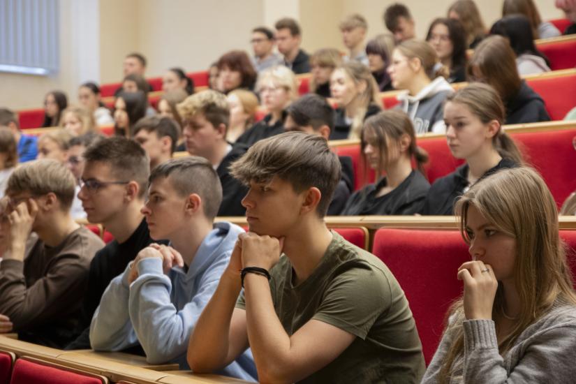 Jak funkcjonuje rynek pracy? - wykład dla uczniów