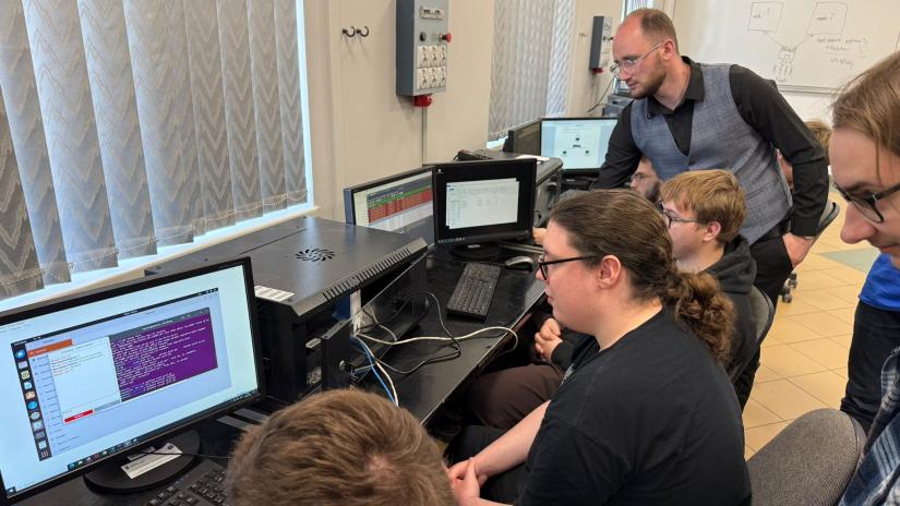 Praktyczne zajęcia dla informatyk&oacute;w z ZSZ w Barlewiczkach