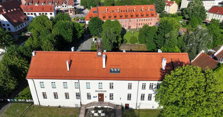 Drony w służbie historii
