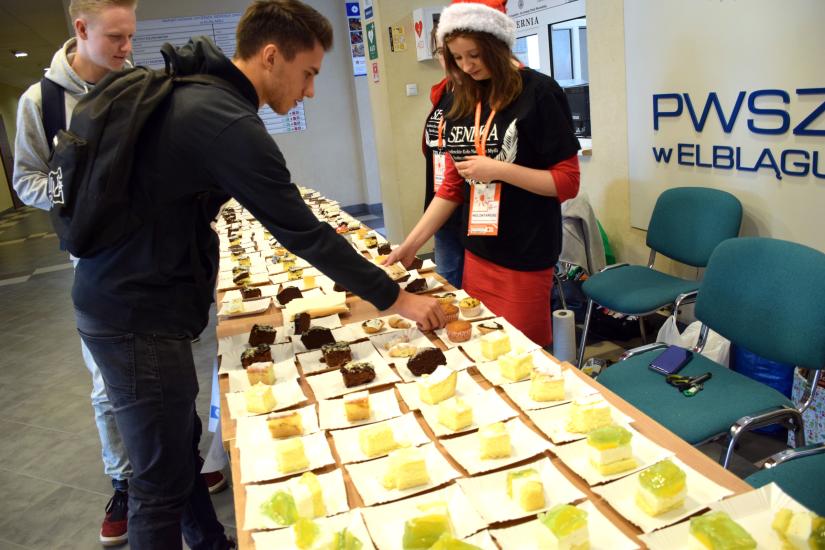 PWSZ ogarnięta CIASTOMANIĄ