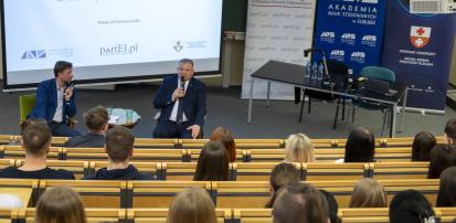 "Zostać czy uciekać z miasta?" - debata młodzieży z Prezydentem Elbląga w naszej Akademii