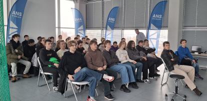 Wizyta przyszłych technik&oacute;w informatyk&oacute;w ZSM w pracowniach IIS ANS