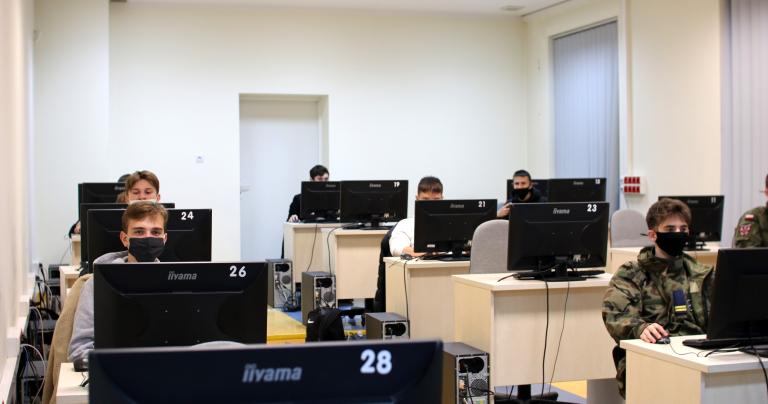 Studenci uczniom – warsztaty informatyczne