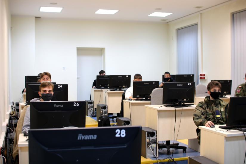 Studenci uczniom – warsztaty informatyczne