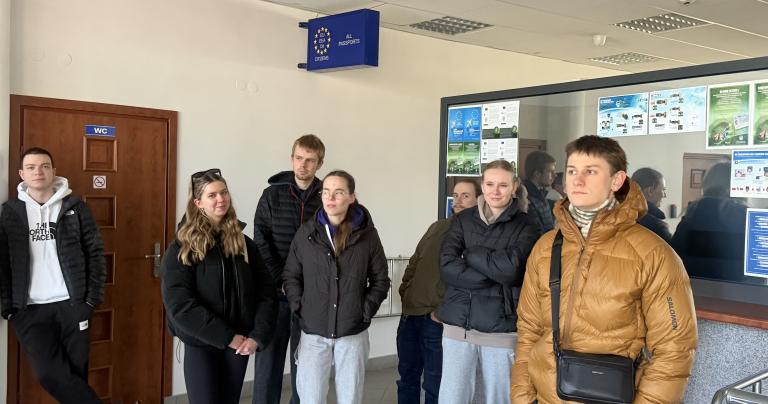 Studyjna wizyta studentów logistyki w Porcie Morskim