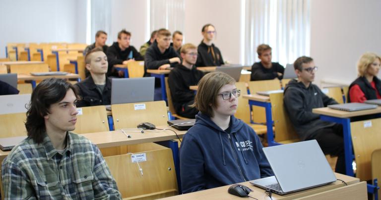 Przyszli informatycy poszerzają swoje kompetencje