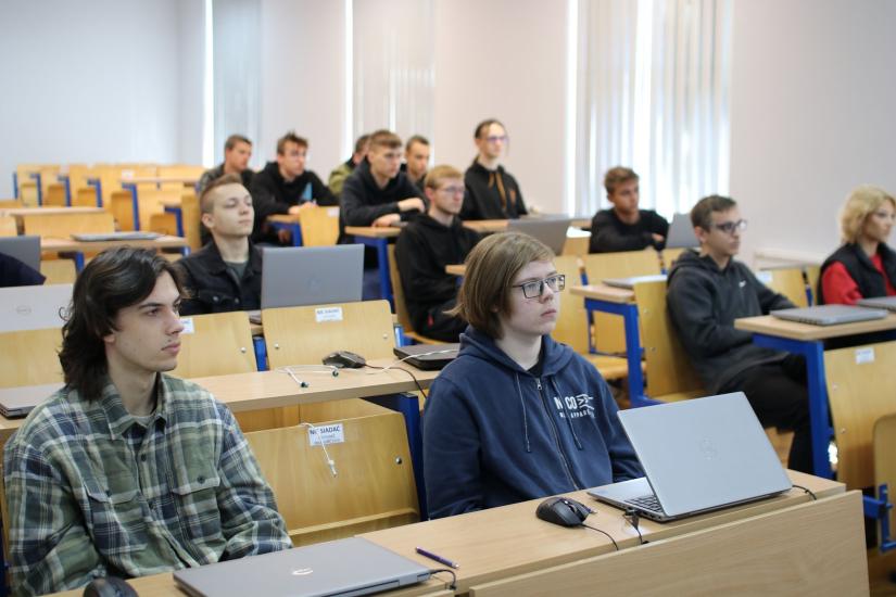 Przyszli informatycy poszerzają swoje kompetencje