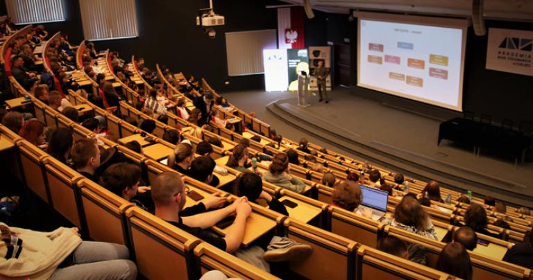 Wykład o cyberbezpieczeństwie „Wojna informacyjna – operacje informacyjne”
