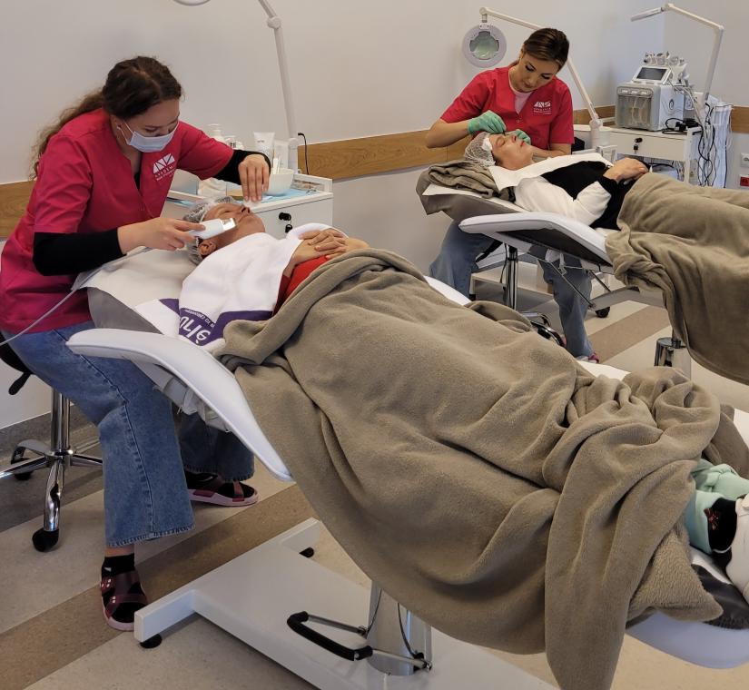 Wyjątkowi goście w pracowni kosmetologii ANS w Elblągu