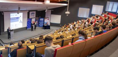 Transformacja zawodowa: jakie wyzwania niesie cyfryzacja i automatyzacja dla edukacji i rynku pracy