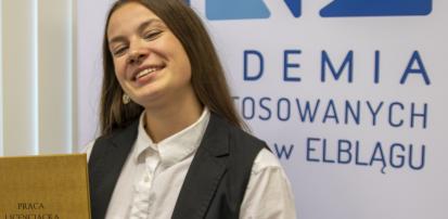 Historyczna obrona pracy dyplomowej w IP na kierunku Kosmetologia
