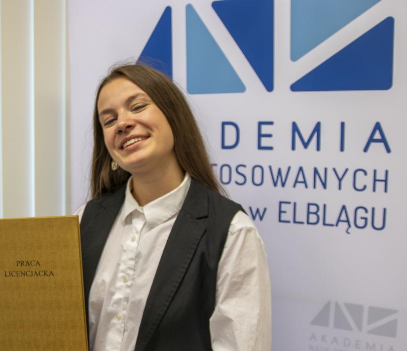 Historyczna obrona pracy dyplomowej w IP na kierunku Kosmetologia