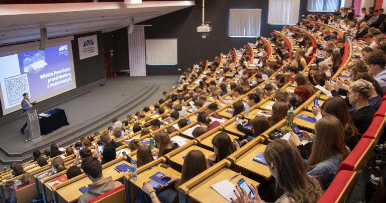 Maturzyści zmierzyli się z królową nauk