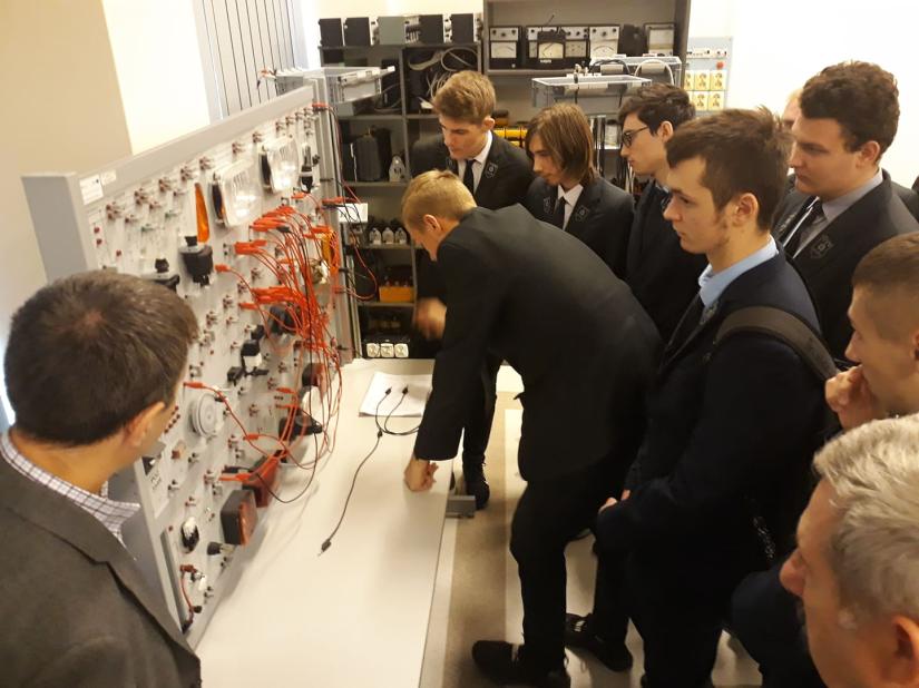 Uczniowie z Malborka w laboratoriach IP