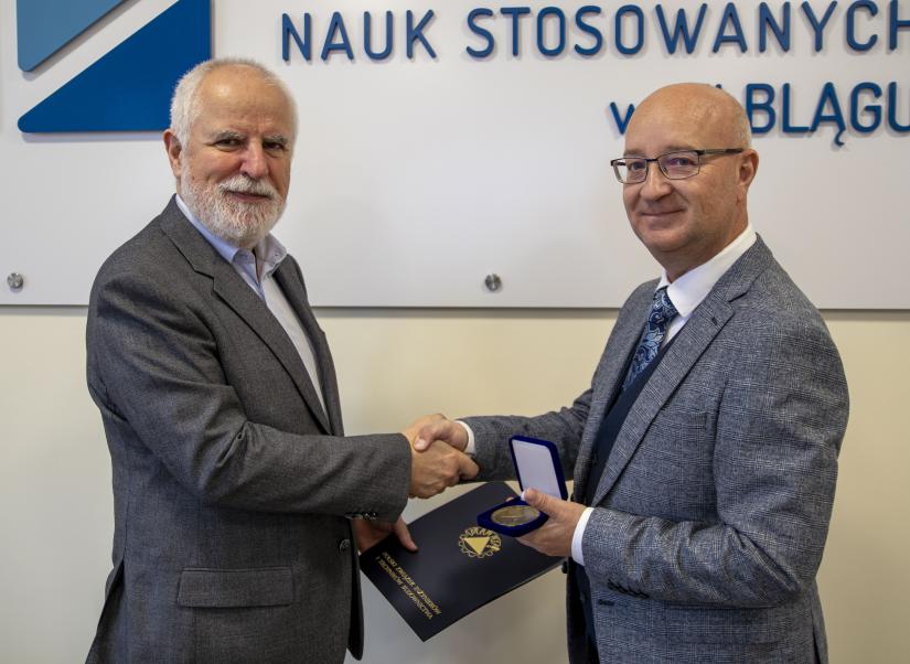 Rektor otrzymał podziękowania od PZIiTB