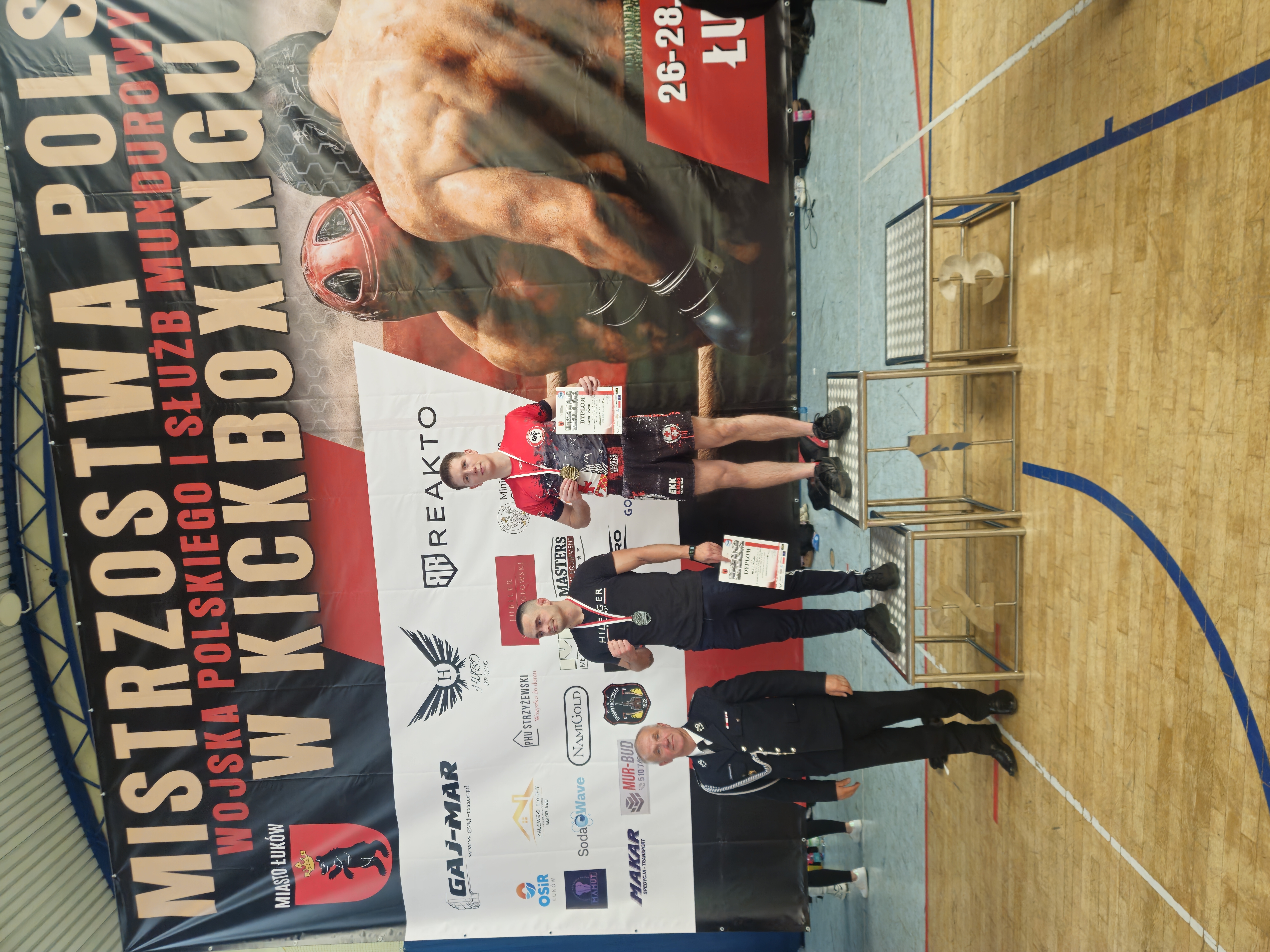 Mateusz Kowzan z medalami Mistrzostw Polski Wojska Polskiego i Służb Mundurowych